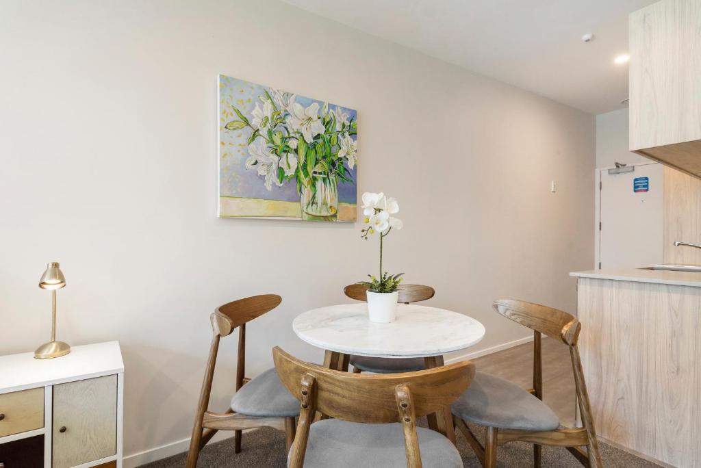 FERNZ Motel & Apartments Birkenhead - Studio Superior King