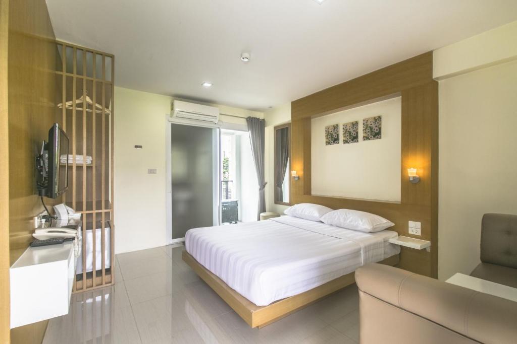 Postel nebo postele na pokoji v ubytování Petchsiri Boutique Hotel เพชรสิริ บูทิค