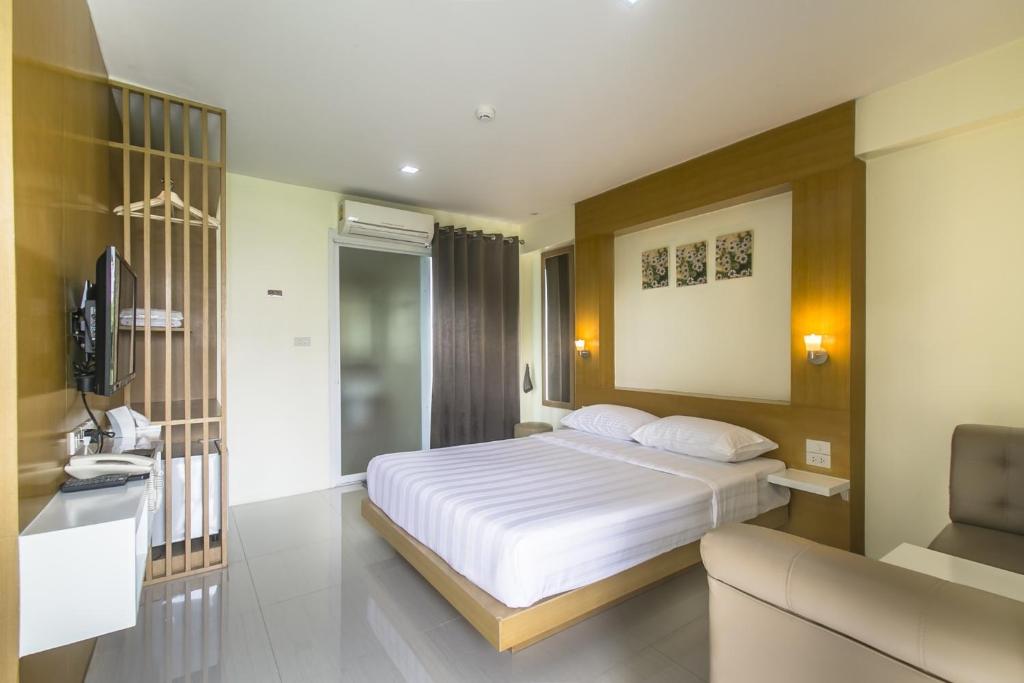 Postel nebo postele na pokoji v ubytování Petchsiri Boutique Hotel เพชรสิริ บูทิค