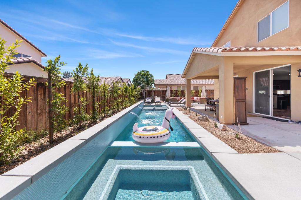 Resort Style Spanish Home with Saltwater Pool & Hot Tub!!, Coachella