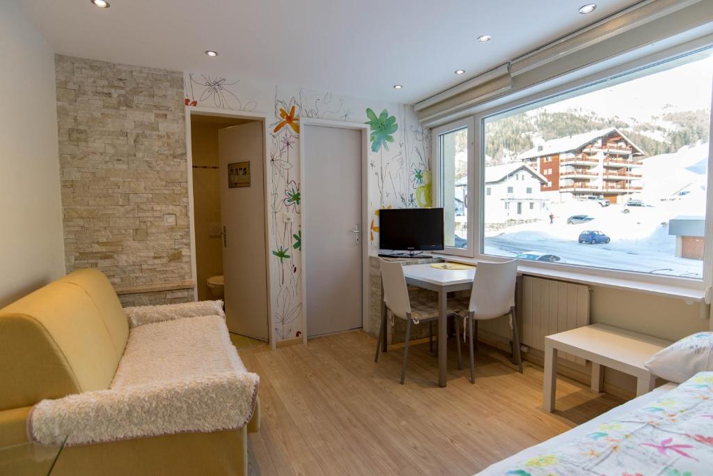 Haus Cristal - 1441m - Resim 8