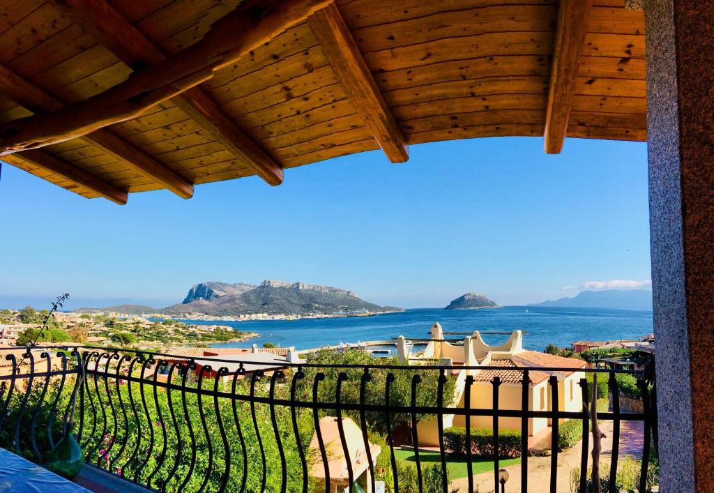 a view of the ocean from the balcony of a house at Villetta Anna in Golfo Aranci