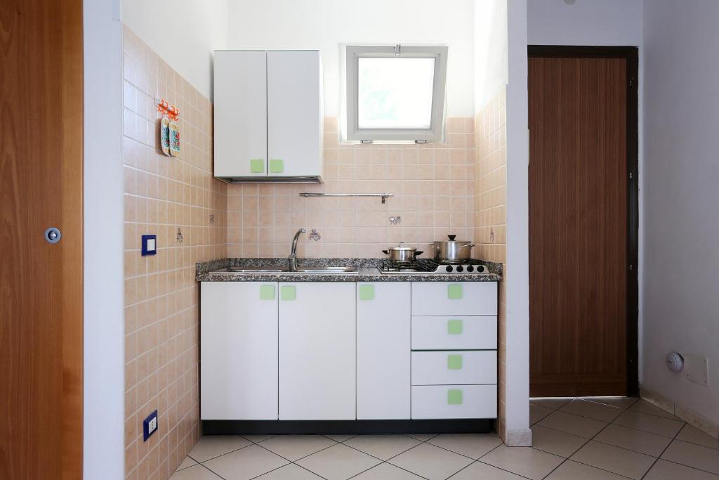 Kuchyň nebo kuchyňský kout v ubytování Residence La Pigna