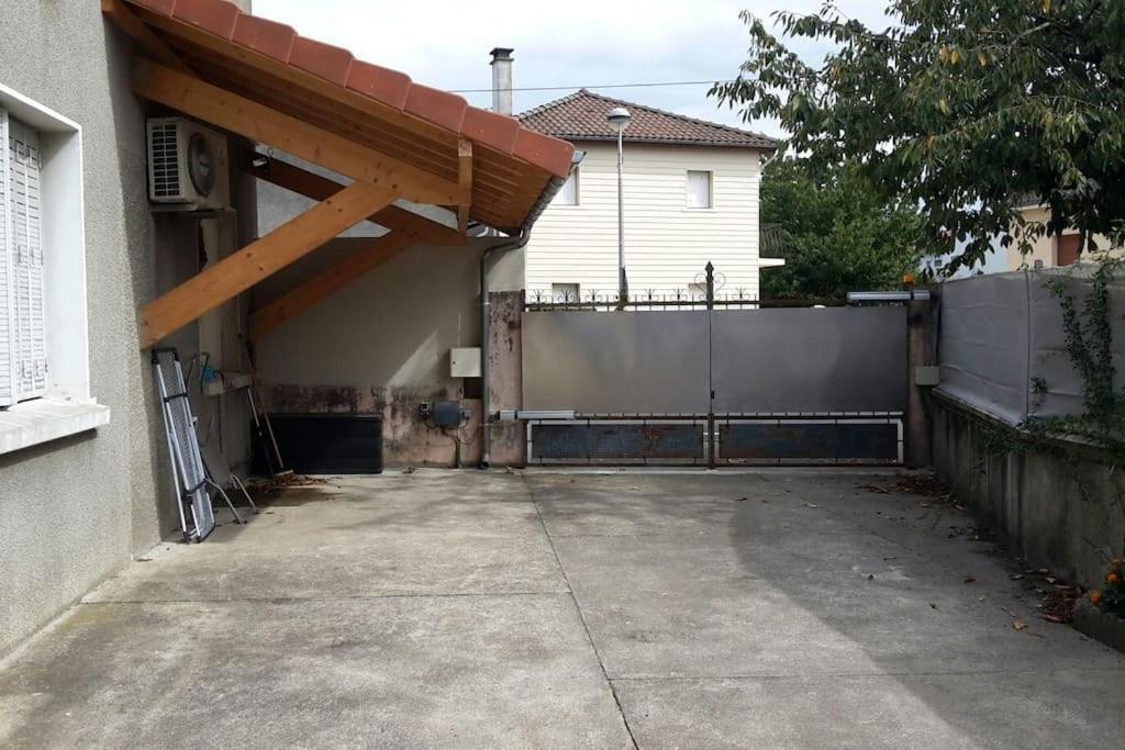 Fotografia z galérie ubytovania Maison mitoyenne tout confort et parking securise. v destinácii Juillan