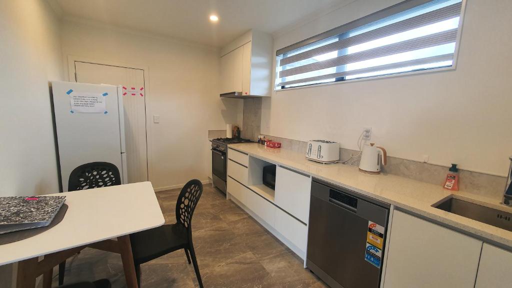 Cozy 2- Bedrooms Unit In Hamilton - Resim 8
