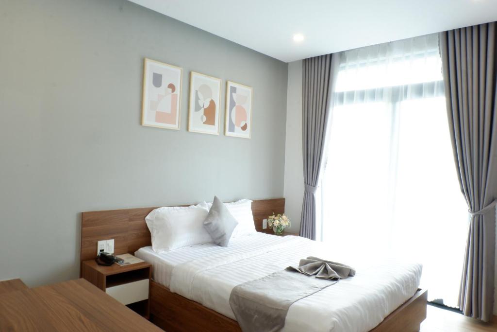 Postel nebo postele na pokoji v ubytování Minh Chi Hotel