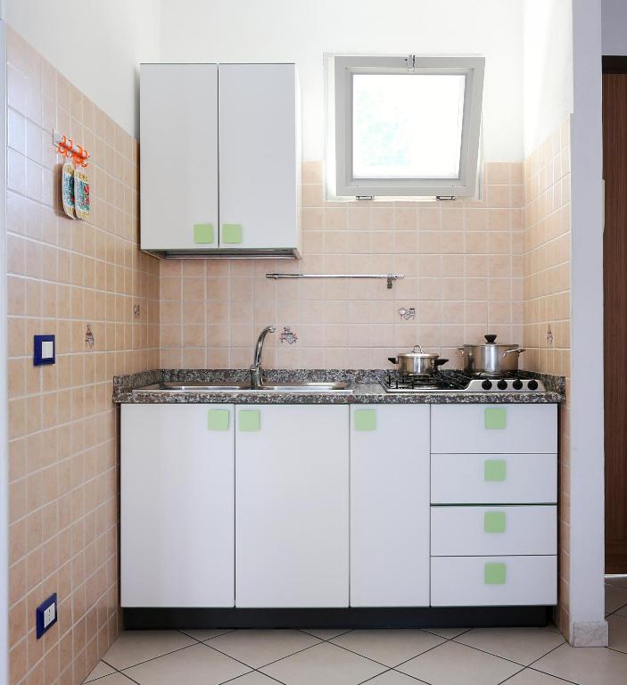 Kuchyň nebo kuchyňský kout v ubytování Residence La Pigna