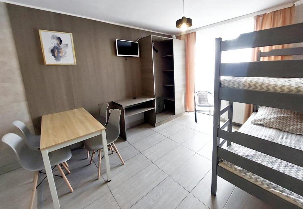 Postel nebo postele na pokoji v ubytování Dworek Karwia Wiosenna 8