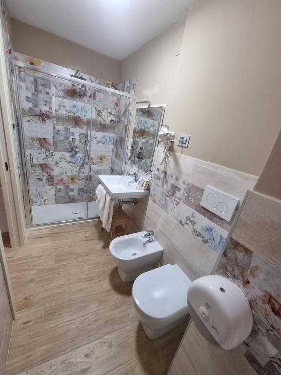 Koupelna v ubytování LucyBen GuestHouse