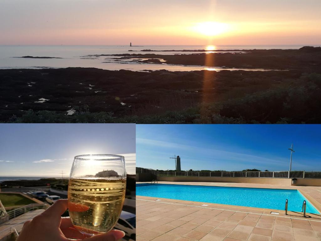 eine Collage aus zwei Bildern mit einem Glas Wein in der Unterkunft Le Lagon Bleu in Les Sables-dʼOlonne