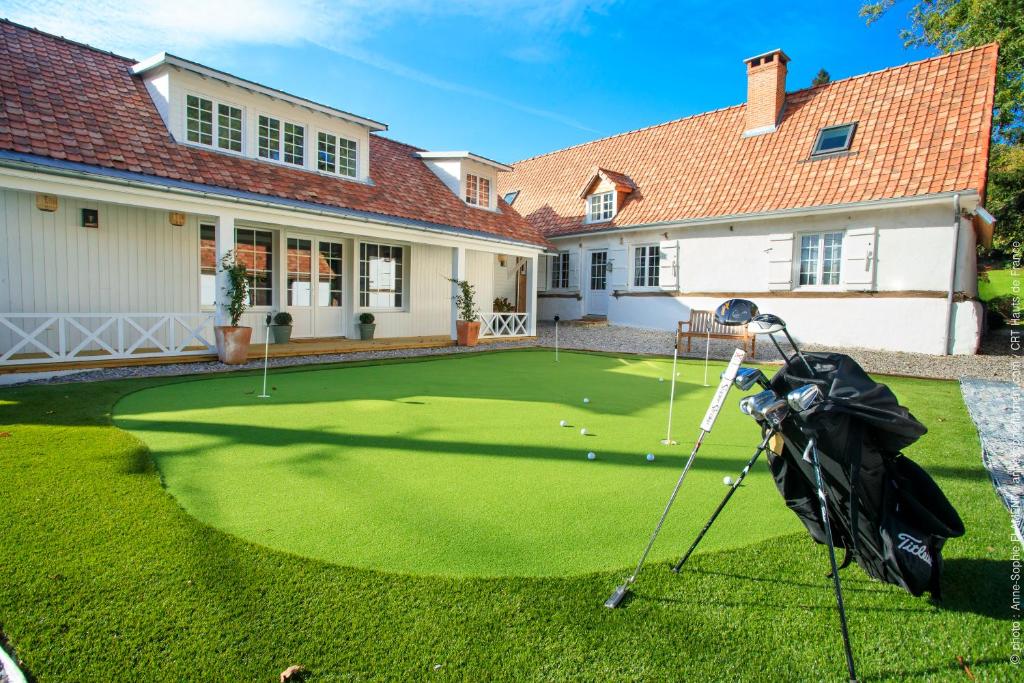 a golf course in the backyard of a house at La Plonploniere in Aix-en-Issart
