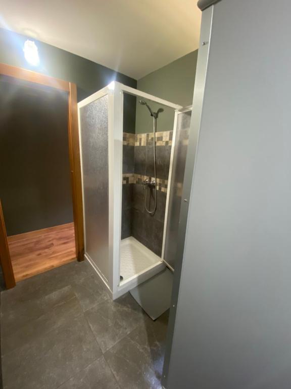 Koupelna v ubytování Albergue de Arrojo