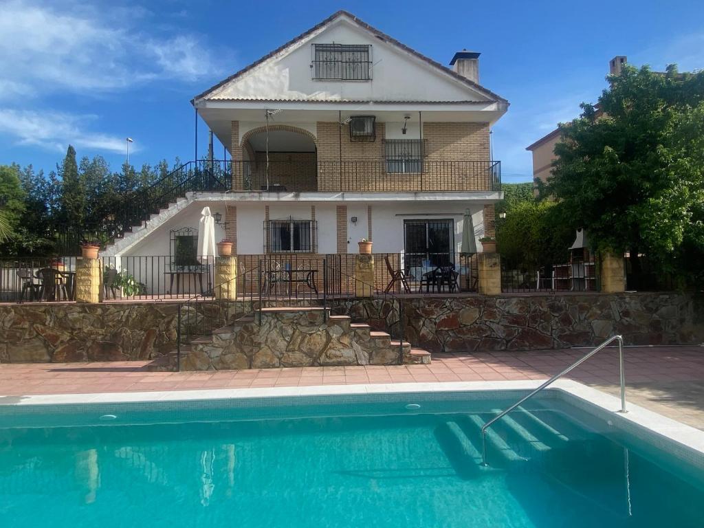 a house with a pool in front of it at Casa San Rafael con piscina in Córdoba