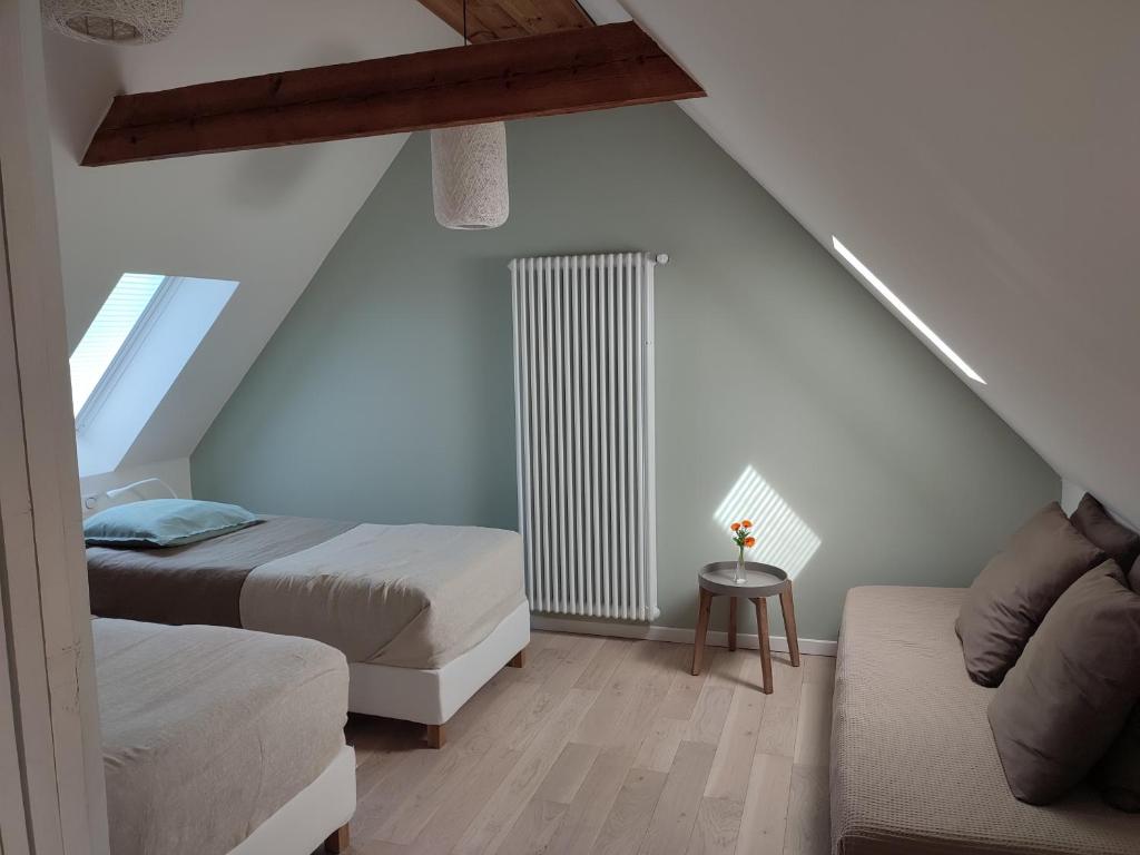 Postel nebo postele na pokoji v ubytování Chambres et tables d'hôtes Cornec