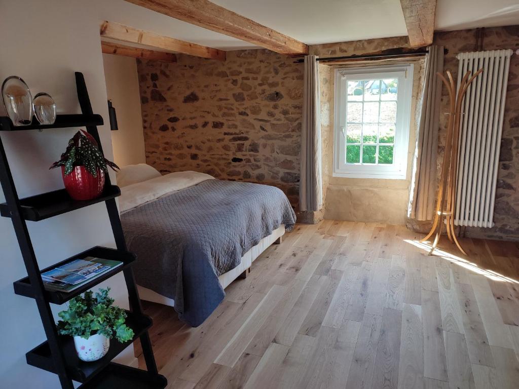 Postel nebo postele na pokoji v ubytování Chambres et tables d'hôtes Cornec