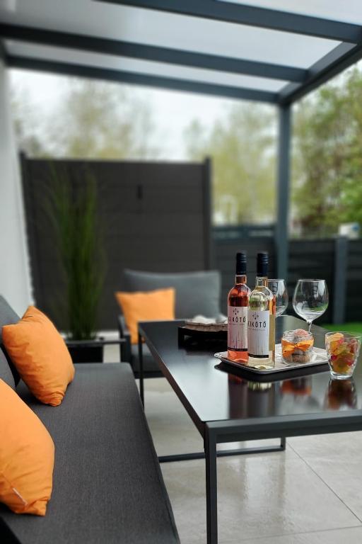 Nápoje v ubytovaní Kikötő Sétány Apartman I.