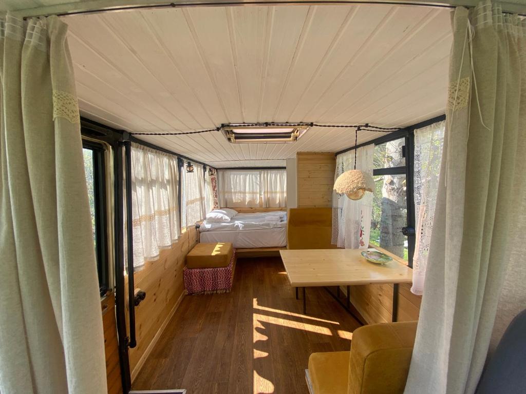 Postel nebo postele na pokoji v ubytování Crossway Camping