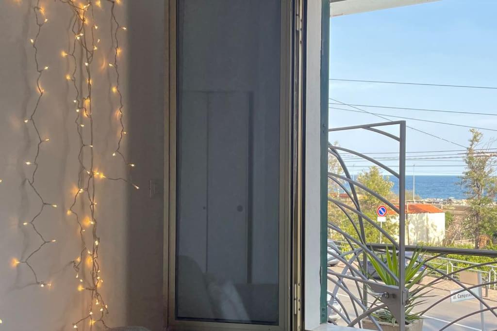 A balcony or terrace at Casa Visconti, Bordighera, vista mare