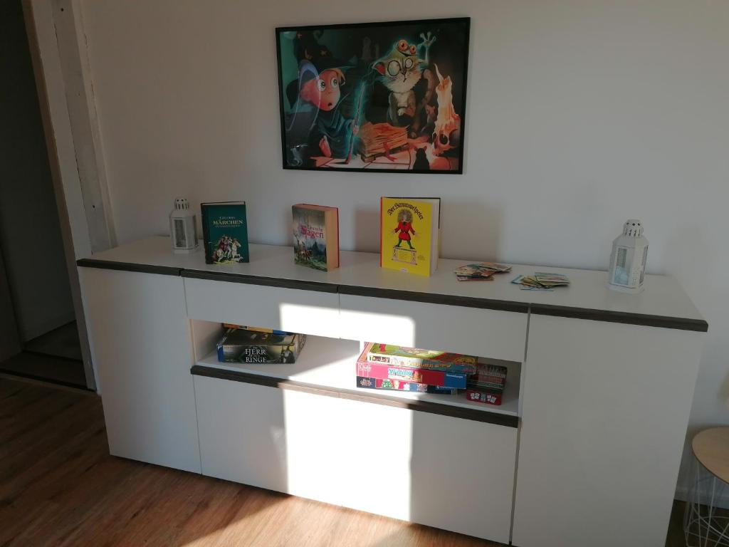 Kuchyň nebo kuchyňský kout v ubytování FeWo im Lehm-Fachwerkhaus Erfurt mit 3 einzelnen Schlafzimmern je mit TV
