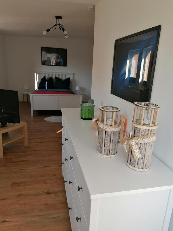 Kuchyň nebo kuchyňský kout v ubytování FeWo im Lehm-Fachwerkhaus Erfurt mit 3 einzelnen Schlafzimmern je mit TV