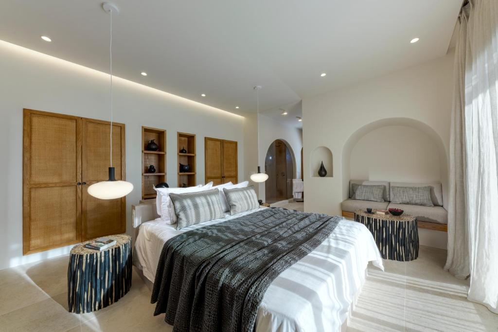 Postel nebo postele na pokoji v ubytování Ambeli Sunset Villas