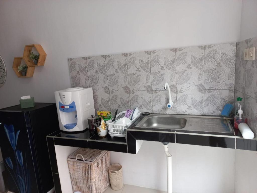 Kuchyň nebo kuchyňský kout v ubytování rindoe jogja holiday home
