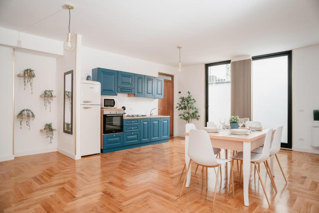 A kitchen or kitchenette at Vista Napoli Residence by Casa Napoletana