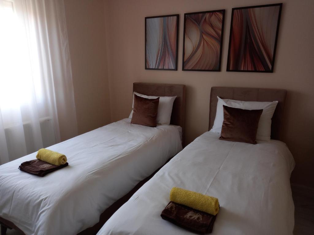 Letto o letti in una camera di LEDA Apartmani