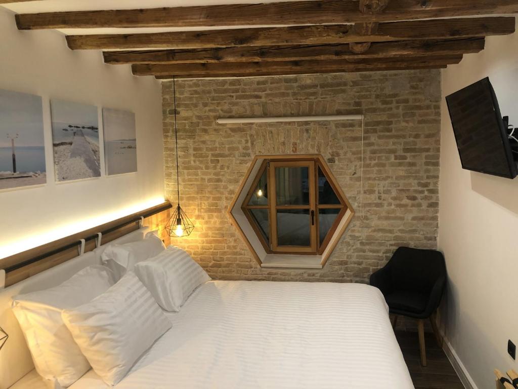 On the Square Suites - 10