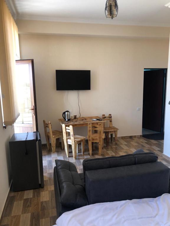 TV a/nebo společenská místnost v ubytování Nigatun Hotel
