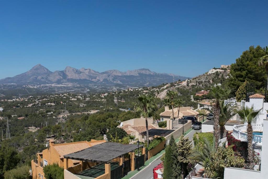Fotografia z galérie ubytovania VILLA ALTEA HILLS, vue mer, piscine chauffée, WIFI v Alicante