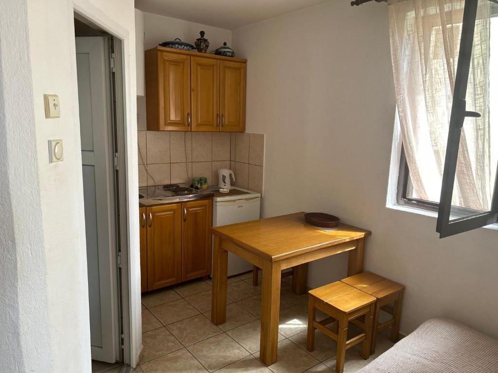 Kuchyň nebo kuchyňský kout v ubytování Apartments Djulija