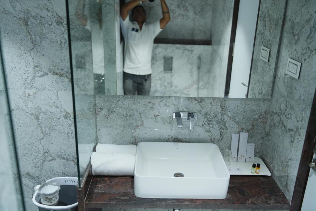 Four Petals Executive by LHMS - Suite