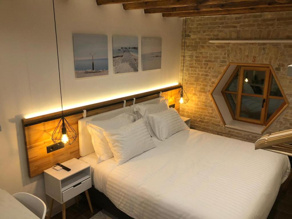 On the Square Suites - 9