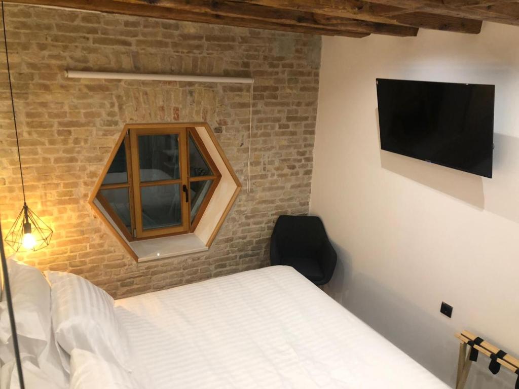 On the Square Suites - 11