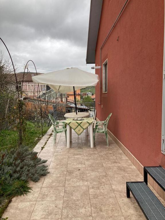 A balcony or terrace at Passiflora House - Basilicata