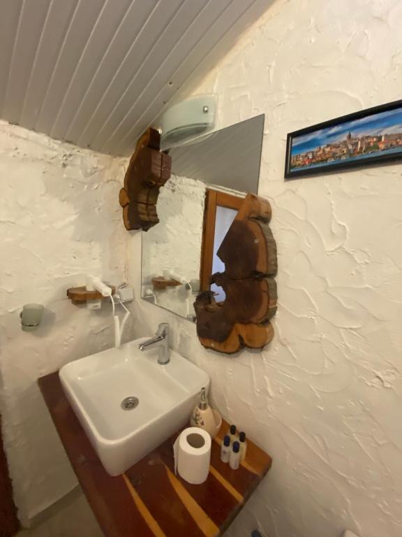Koupelna v ubytování KiDRAK OTEL MONTENEGRO-1