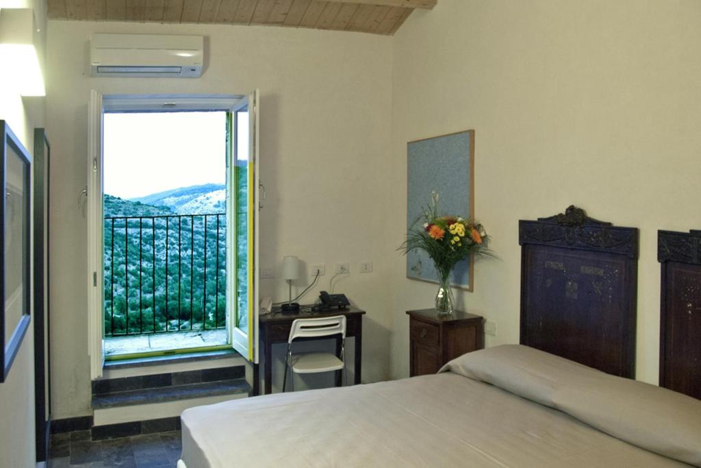 Postel nebo postele na pokoji v ubytování Hotel Dell'Orologio