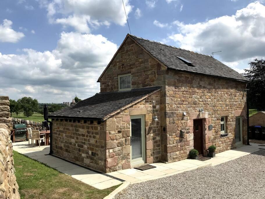 a small brick building with a door on the side at 2 Bed Chic Peak District Cottage Barn Near Alton Towers, Polar Bears, Chatsworth House in Leek