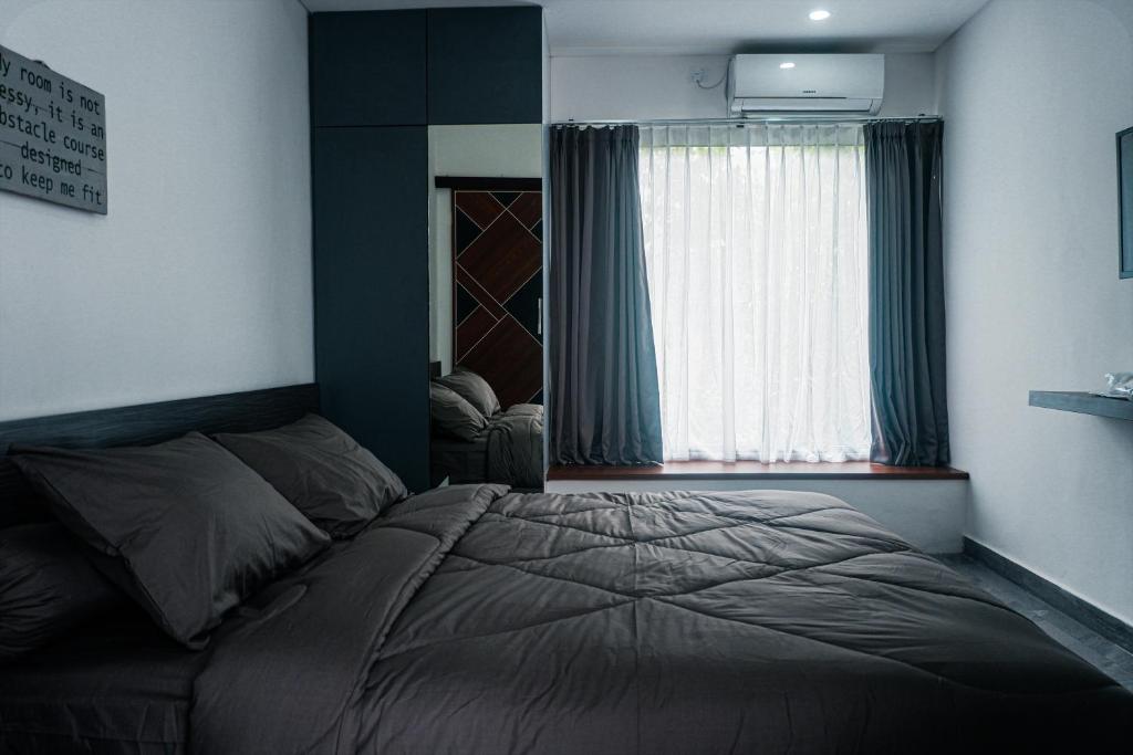 Ліжко або ліжка в номері Merryland Villa Bali