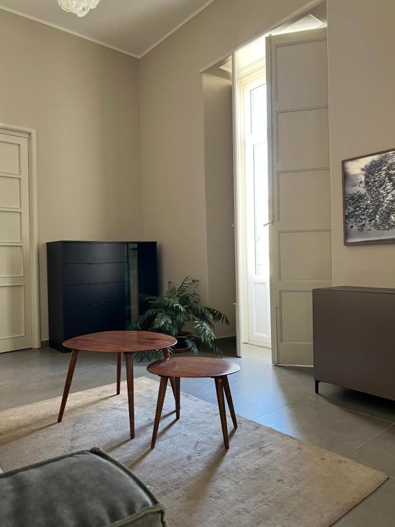 A television and/or entertainment centre at Catania Rooms