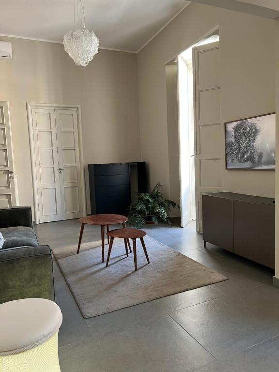 A television and/or entertainment centre at Catania Rooms