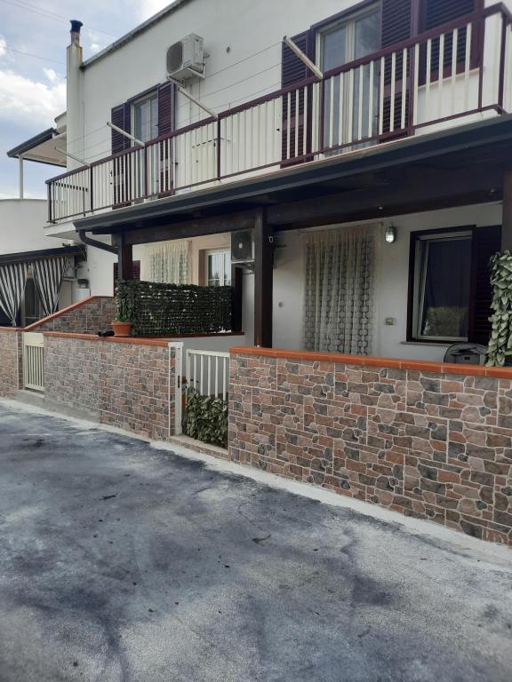 a house with a brick retaining wall and a driveway at Casa da Tonia Peschici in Peschici