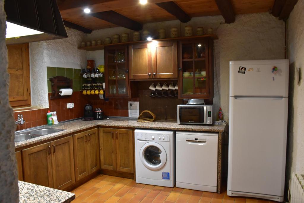 Kuchyň nebo kuchyňský kout v ubytování Can More El Pasteral Alojamiento Rural