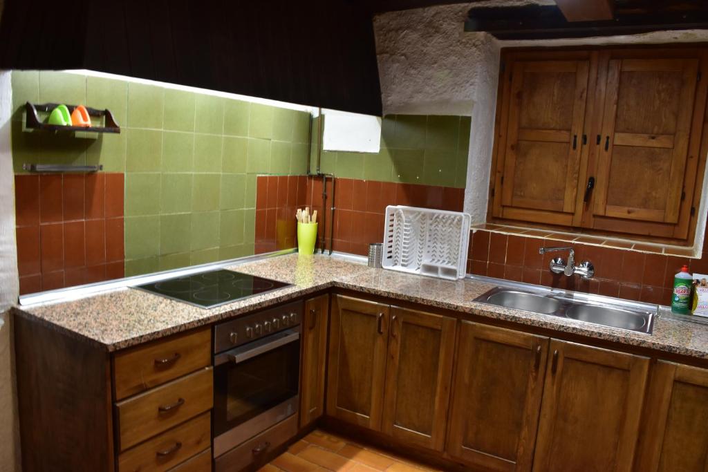 Kuchyň nebo kuchyňský kout v ubytování Can More El Pasteral Alojamiento Rural