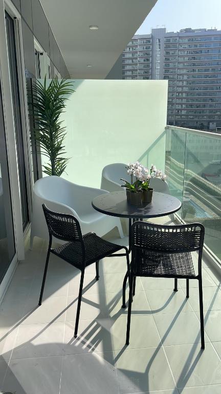 Balkón nebo terasa v ubytování New Reva Hotel Apartment next Burj Khalifa