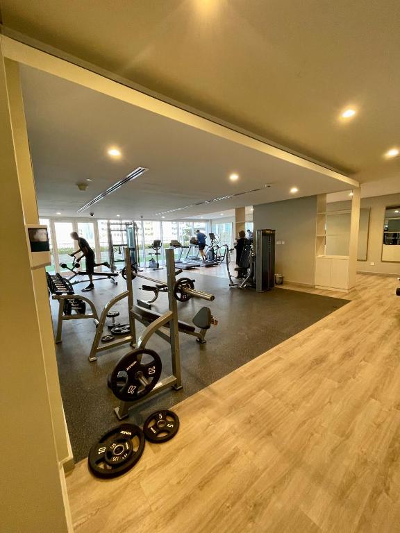 Fitness centrum a/nebo fitness zařízení v ubytování New Reva Hotel Apartment next Burj Khalifa