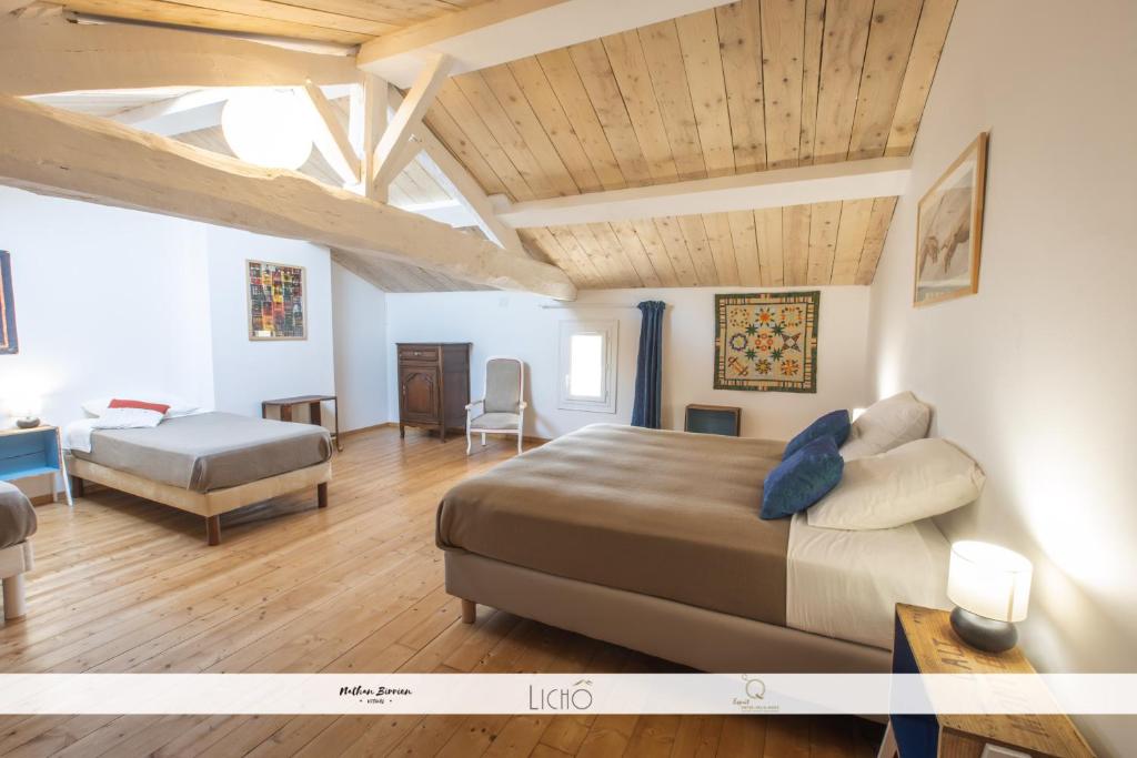 a large bedroom with a bed and a desk at Le Nid des Anges, votre studio à la campagne. in Saint-Laurent-du-Plan