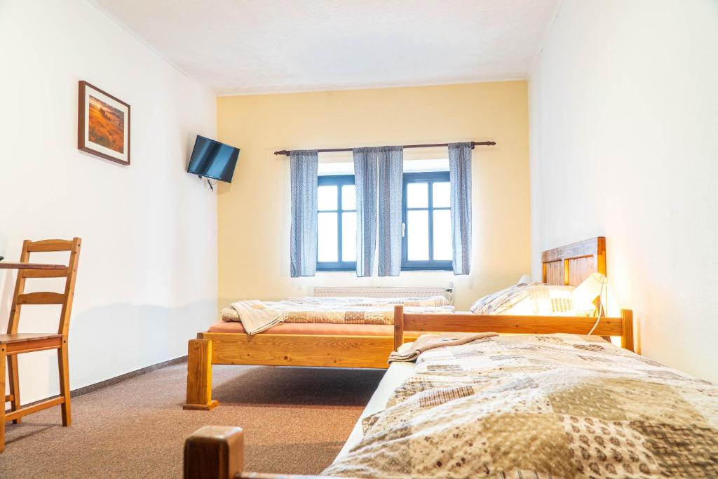 Postel nebo postele na pokoji v ubytování Penzion Jedlová hora