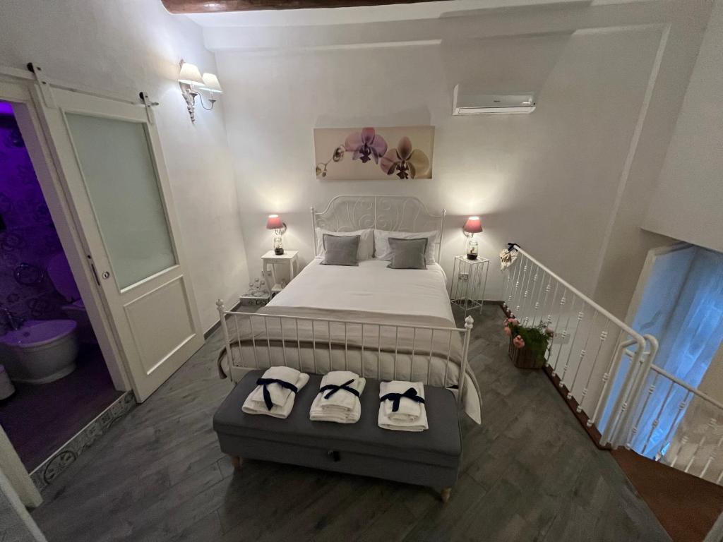 Ένα ή περισσότερα κρεβάτια σε δωμάτιο στο Casa Ornella Napoli
